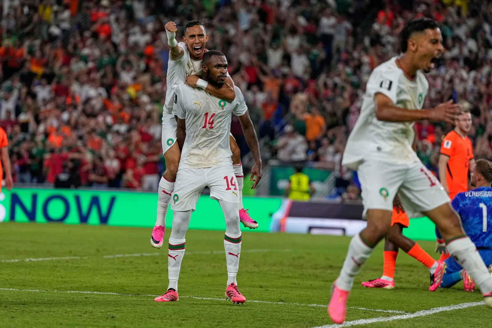 Issa Diop celebra el tanto en el Países Bajos-MarruecosAP Photo/Ricardo Mazalan