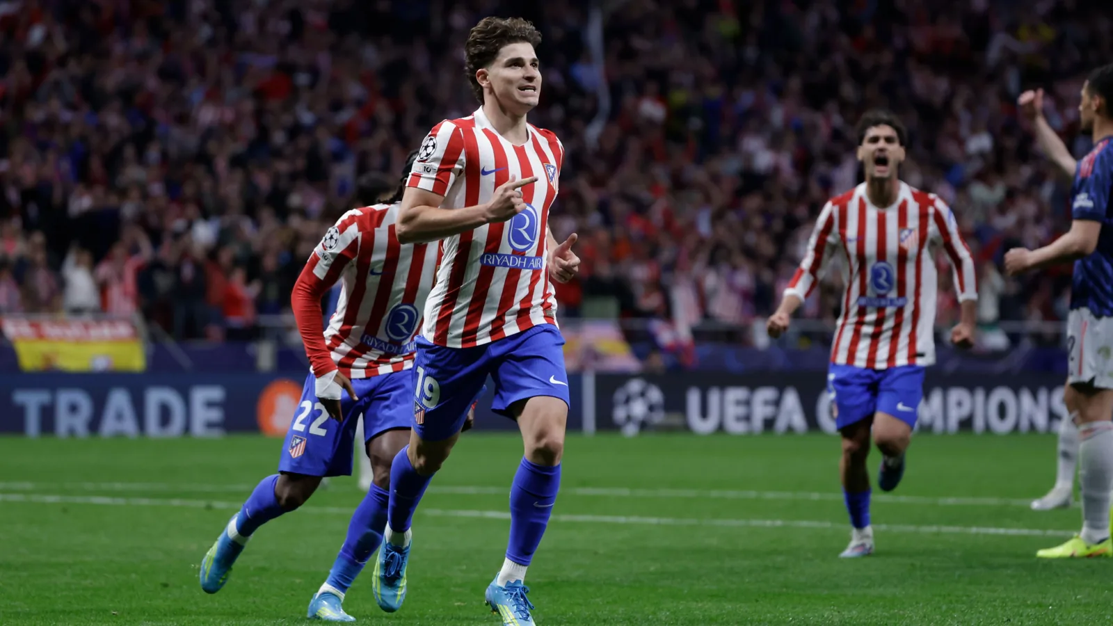 El siguiente paso de Julián Alvarez para dejar el Atlético y forzar su fichaje por el Barça es declararse en rebeldía - EL PAÍS