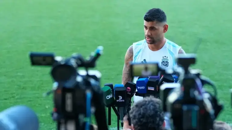Gary Neville responde con dureza: "Si no tuvieran a Messi, deberían abrazarle cada minuto de cada día" - MARCA