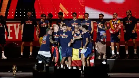 Imagen de los jugadores de la Selección Española en la plaza de Cibeles