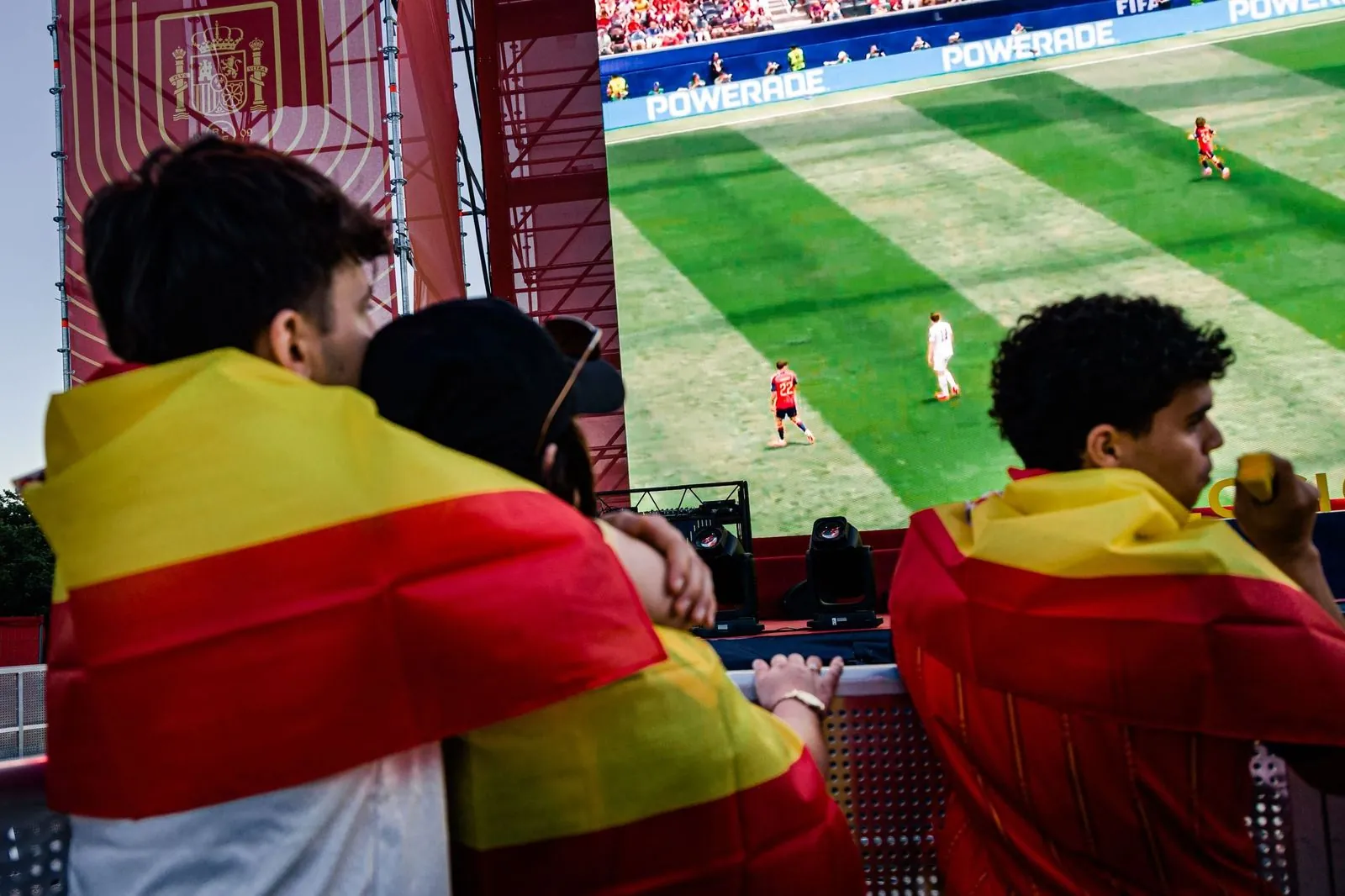 Aficionados de la Selección Española durante el partido del Mundial de fútbol 2026 entre España y Austria en Madrid